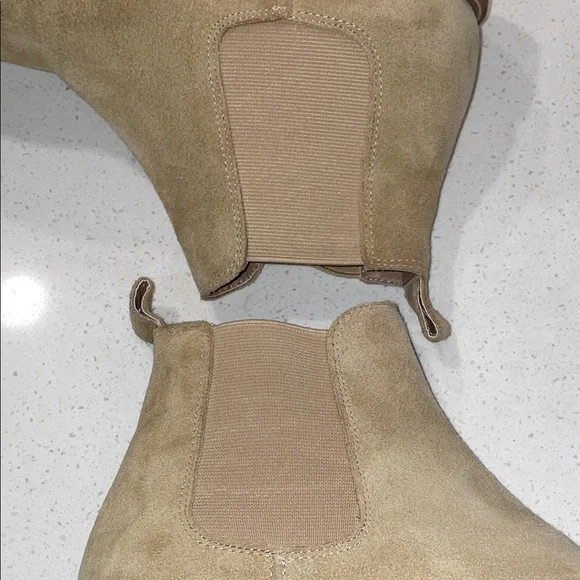 Steve Madden Women's Tan Suede Chelsea Boots - Picture 5 of 7